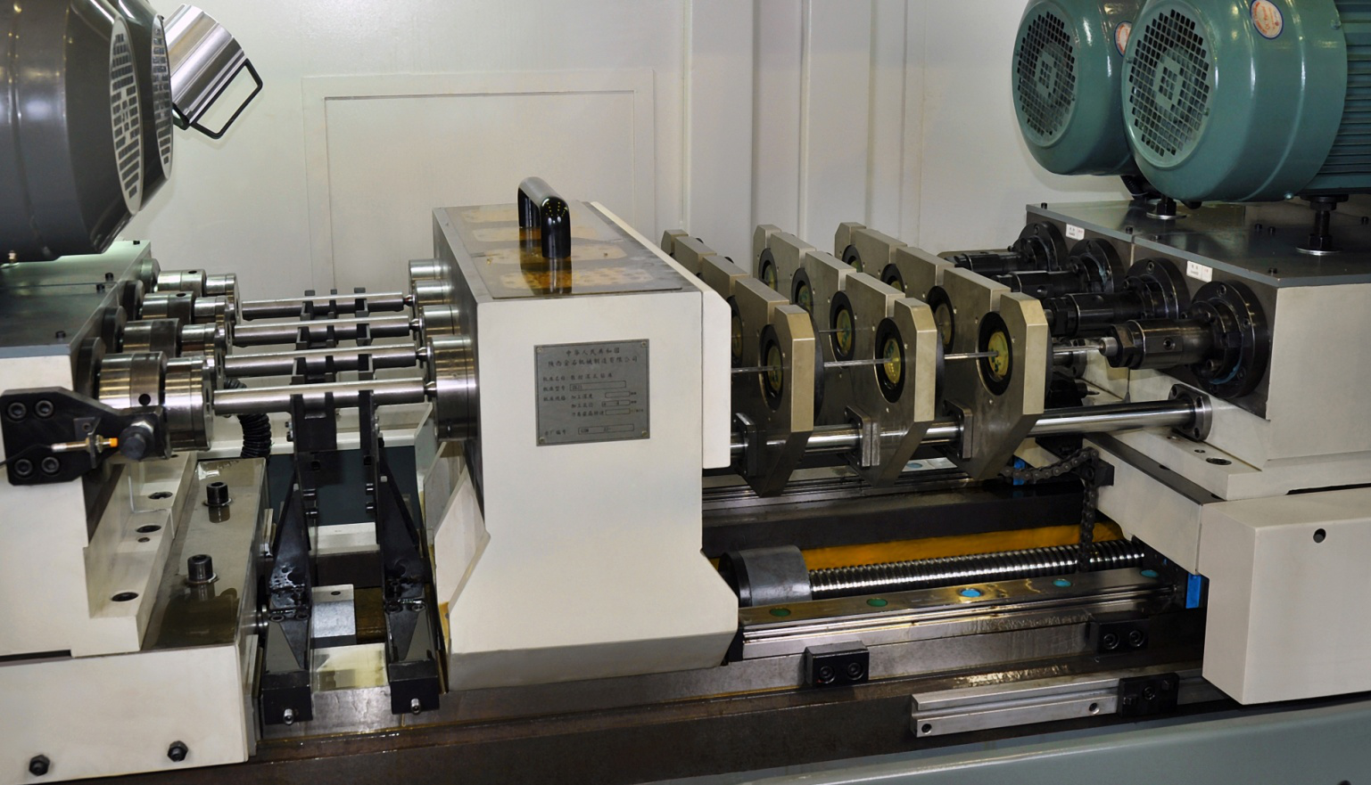 GSM金石機(jī)械生產(chǎn)的四軸槍鉆鉆機(jī)